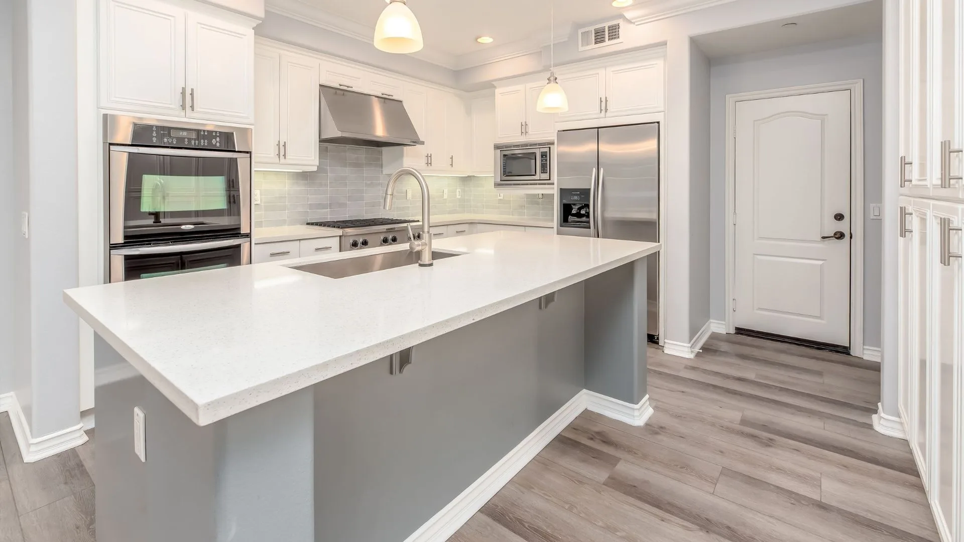 Kitchen countertops coordinated with cabinets and backsplash in Virginia Beach